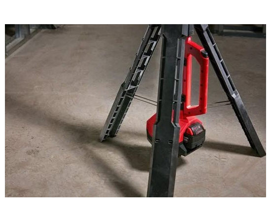 MILWAUKEE M18 LED LIGHT & STAND